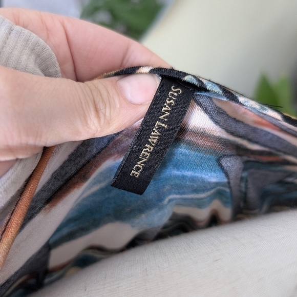 Susan Lawrence Women's Size Medium Multicolor Geometric Swoop Neck Top - Picture 7 of 7